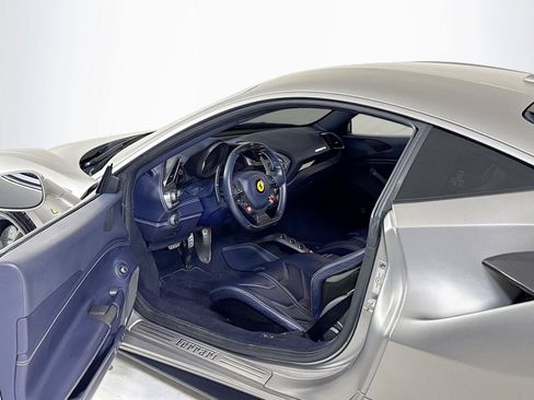 Used 2016 Ferrari 488 GTB RWD image 13