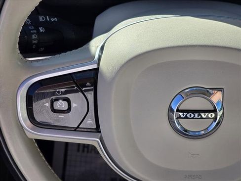 Used 2020 Volvo XC90 T6 Momentum w/ Protection Package Premier image 17