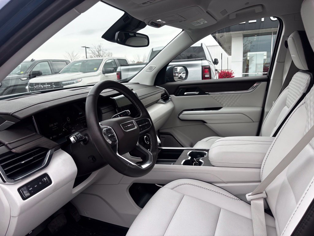 Used 2025 GMC Acadia Denali AWD/4WD image 10