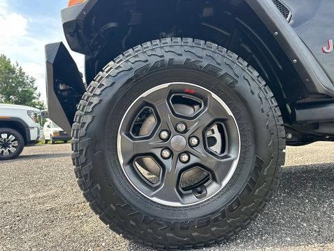 Used 2023 Jeep Gladiator Rubicon w/ Trailer Tow Package AWD/4WD image 12