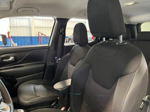 Used 2023 Jeep Renegade Latitude AWD/4WD image 23