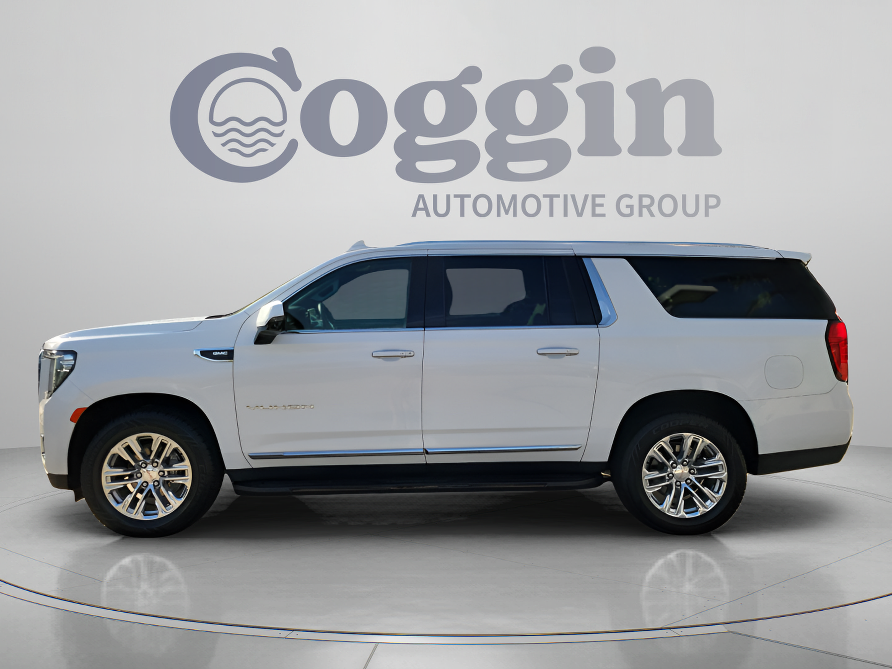 Used 2022 GMC Yukon XL SLT w/ SLT Luxury Package AWD/4WD image 2