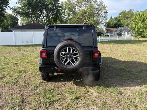 Used 2023 Jeep Wrangler Unlimited Sahara AWD/4WD image 7