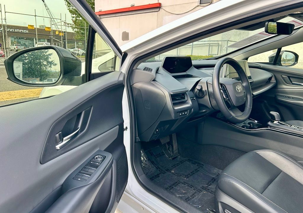 Certified 2023 Toyota Prius XLE FWD image 9
