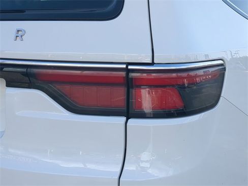 Used 2024 Jeep Wagoneer L Series II w/ Flexible Seating Group image 11