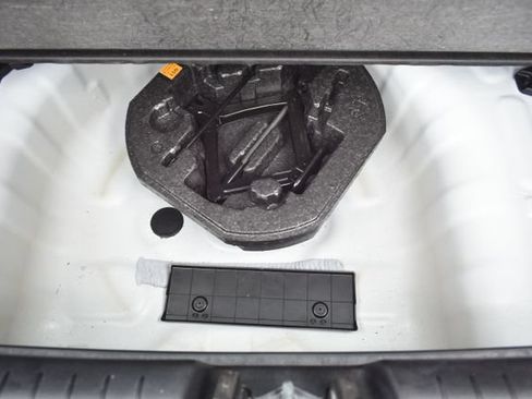 Used 2025 Hyundai Venue Limited FWD image 30