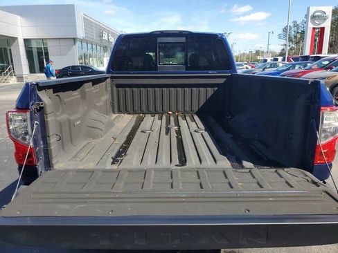 Used 2017 Nissan Titan SV image 8
