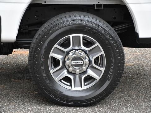 Used 2025 Ford F250 Lariat w/ FX4 Off-Road Package image 12