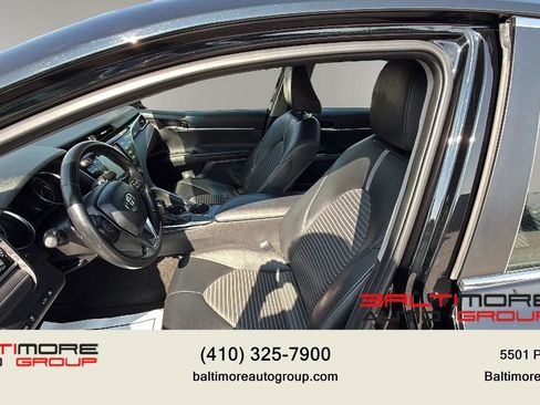 Used 2018 Toyota Camry SE FWD image 10
