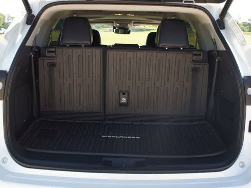 Used 2023 Toyota Highlander Limited image 18