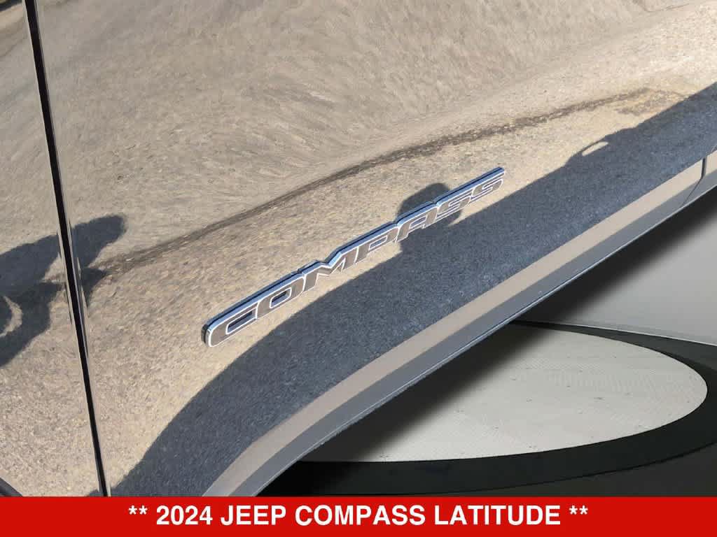 Used 2024 Jeep Compass Latitude AWD/4WD image 12