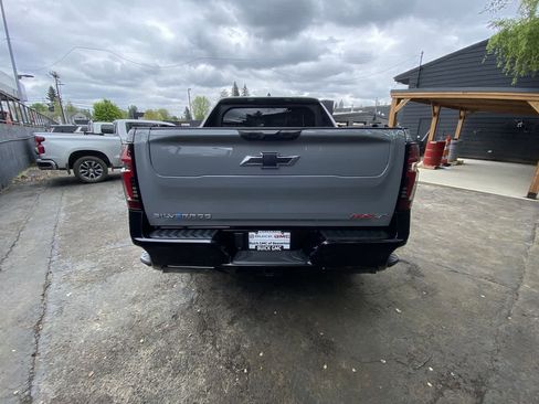 Used 2025 Chevrolet Silverado EV RST AWD/4WD image 5