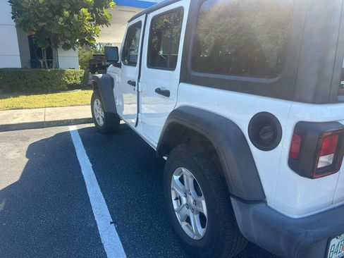 Used 2018 Jeep Wrangler Unlimited Sport S image 21