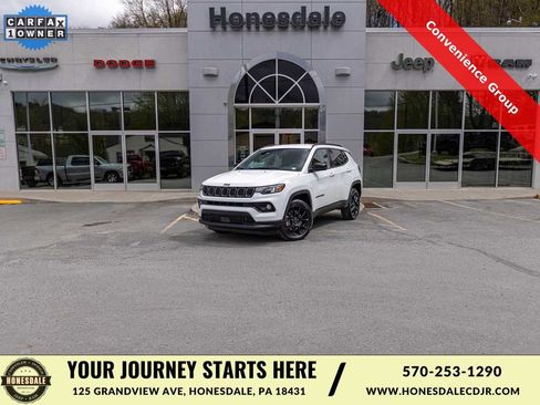 Used 2025 Jeep Compass Latitude w/ Convenience Group image 1