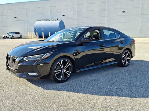 Used 2022 Nissan Sentra SR w/ SR Premium Package image 6