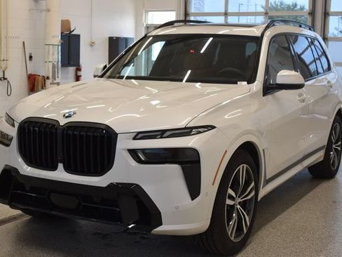 New 2027 BMW X7 xDrive40i w/ M Sport Package AWD/4WD image 3