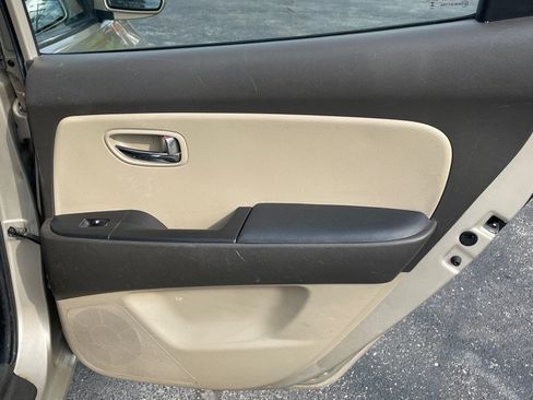 Used 2010 Hyundai Elantra GLS FWD image 18