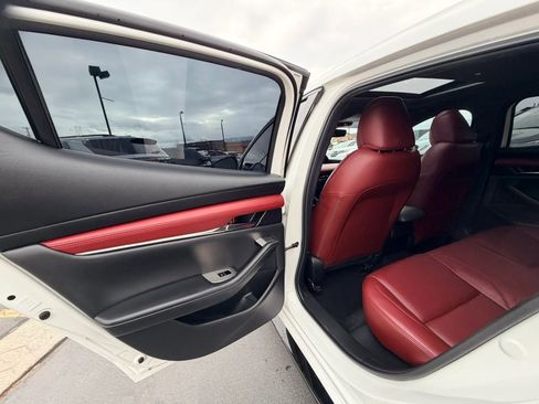 Used 2021 MAZDA MAZDA3 s image 23