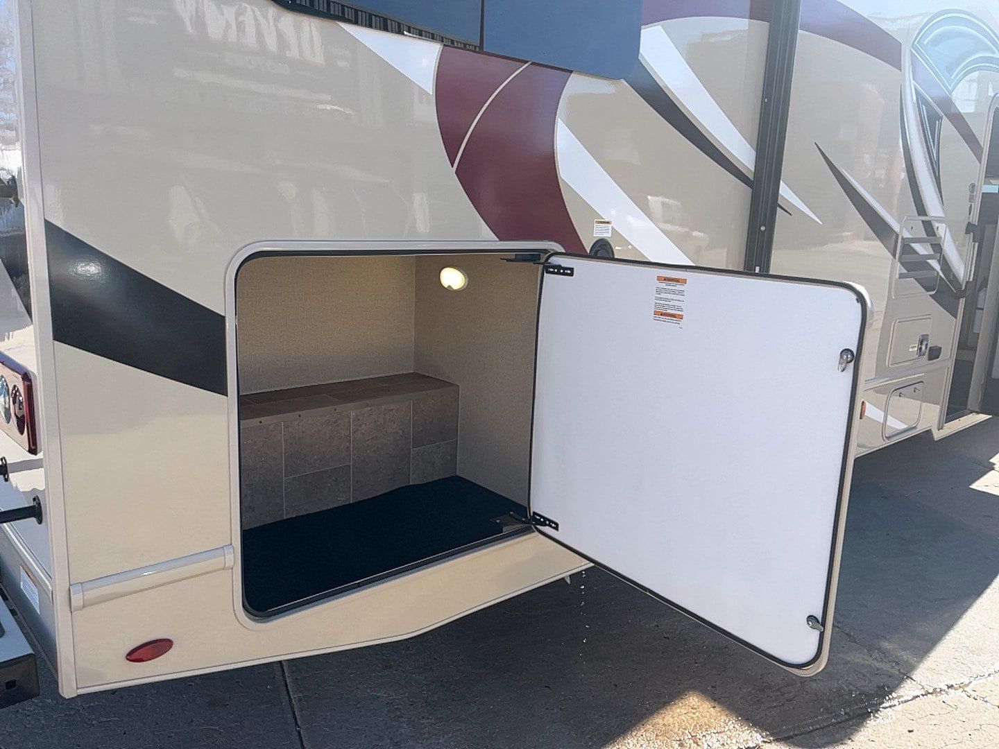 Used 2017 Ford E-450 and Econoline 450 Super Duty w/ Motorhome Prep Package RWD image 31