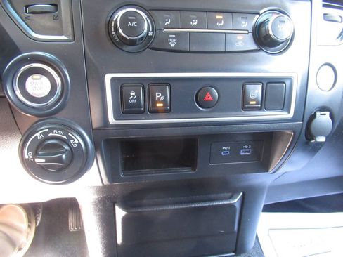 Used 2023 Nissan Titan S AWD/4WD image 21