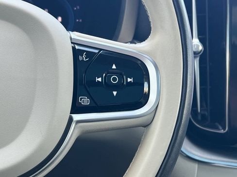 Used 2023 Volvo XC60 B5 Core image 29