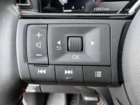 Used 2025 Nissan Kicks SR w/ SR Premium Package FWD image 21