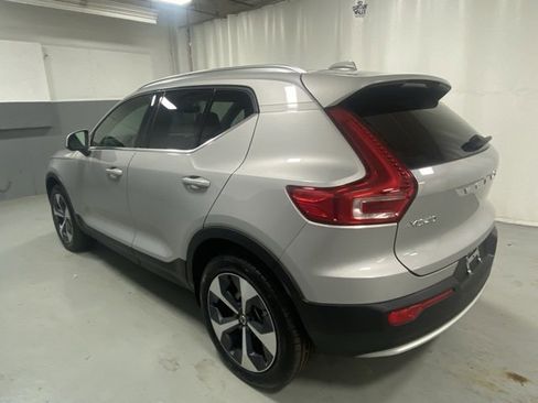 Used 2025 Volvo XC40 B5 Plus image 2