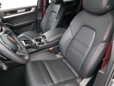 Used 2026 Porsche Cayenne Coupe image 5