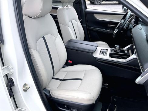 Used 2024 MAZDA CX-90 Plug-In Hybrid w/ Preferred image 11