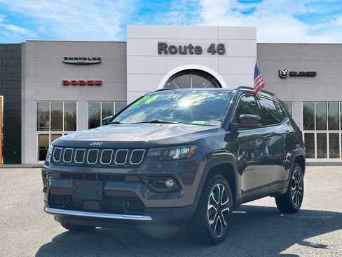 Used 2024 Jeep Compass Limited w/ Sun and Sound Group AWD/4WD image 2