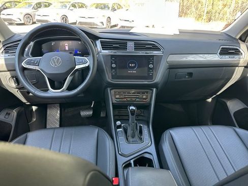 Used 2024 Volkswagen Tiguan SE image 10