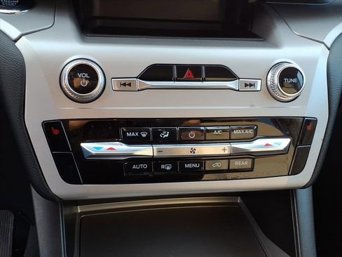 Certified 2022 Ford Explorer XLT w/ Class IV Trailer Tow Package image 21