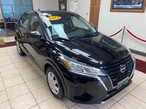 Used 2022 Nissan Kicks S FWD image 4