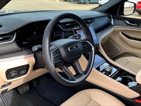 Used 2023 Jeep Grand Cherokee L Limited w/ Luxury Tech Group II AWD/4WD image 18