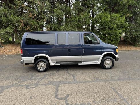 Used 2003 Ford E-350 and Econoline 350 XLT RWD image 12