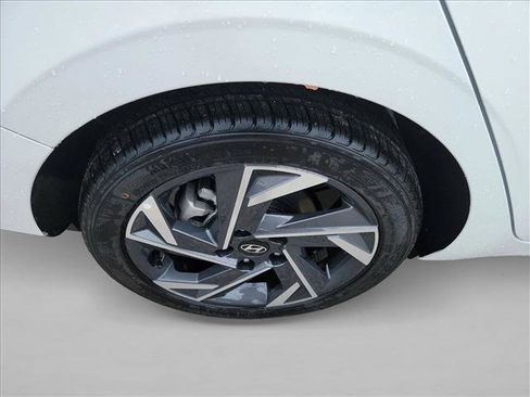 Used 2025 Hyundai Elantra Sport image 11