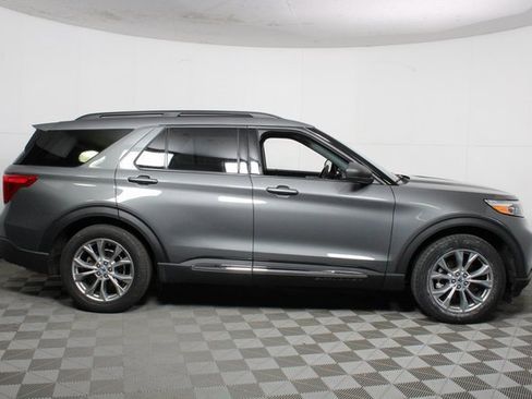 Used 2021 Ford Explorer XLT w/ Equipment Group 202A image 7