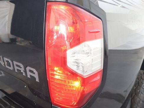 Used 2018 Toyota Tundra SR5 w/ SR5 Upgrade Package AWD/4WD image 30