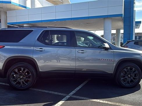 Used 2021 Chevrolet Traverse RS w/ LPO, Floor Liner Package image 8