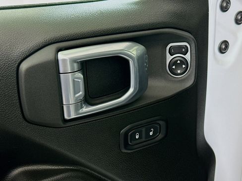 Used 2025 Jeep Wrangler Sport S image 15