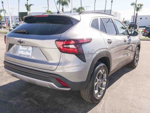 New 2026 Chevrolet Trax LT w/ LT Convenience Package FWD image 9