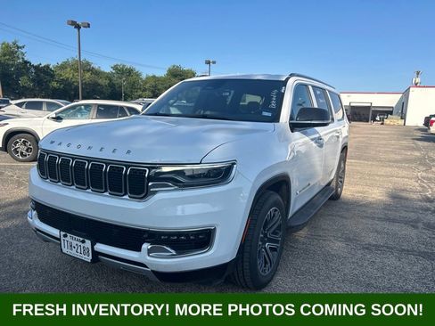 Used 2024 Jeep Wagoneer L Series II RWD image 7