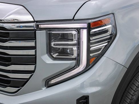 Used 2024 GMC Sierra 1500 SLT AWD/4WD image 5