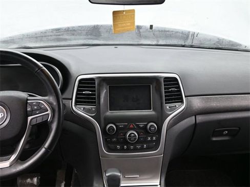 Used 2018 Jeep Grand Cherokee Laredo image 24