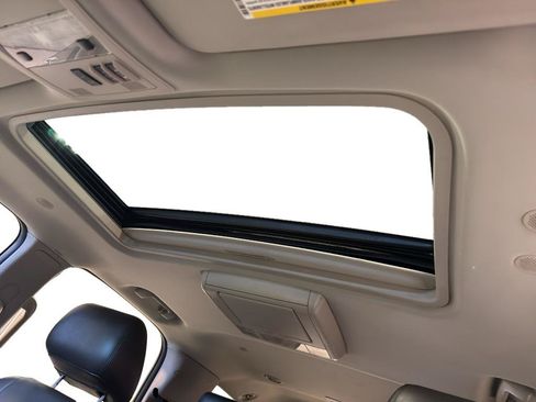 Used 2014 Cadillac Escalade Luxury AWD/4WD image 17