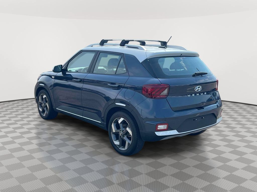 Used 2023 Hyundai Venue Limited FWD image 7