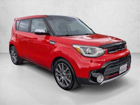Used 2017 Kia Soul ! w/ Tech Package FWD image 3