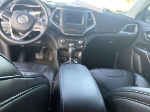 Used 2019 Jeep Cherokee Latitude Plus w/ Comfort/Convenience Group FWD image 14