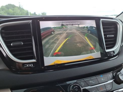Used 2024 Chrysler Pacifica Touring-L FWD image 31