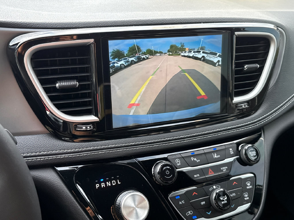 New 2027 Chrysler Pacifica Select FWD image 26
